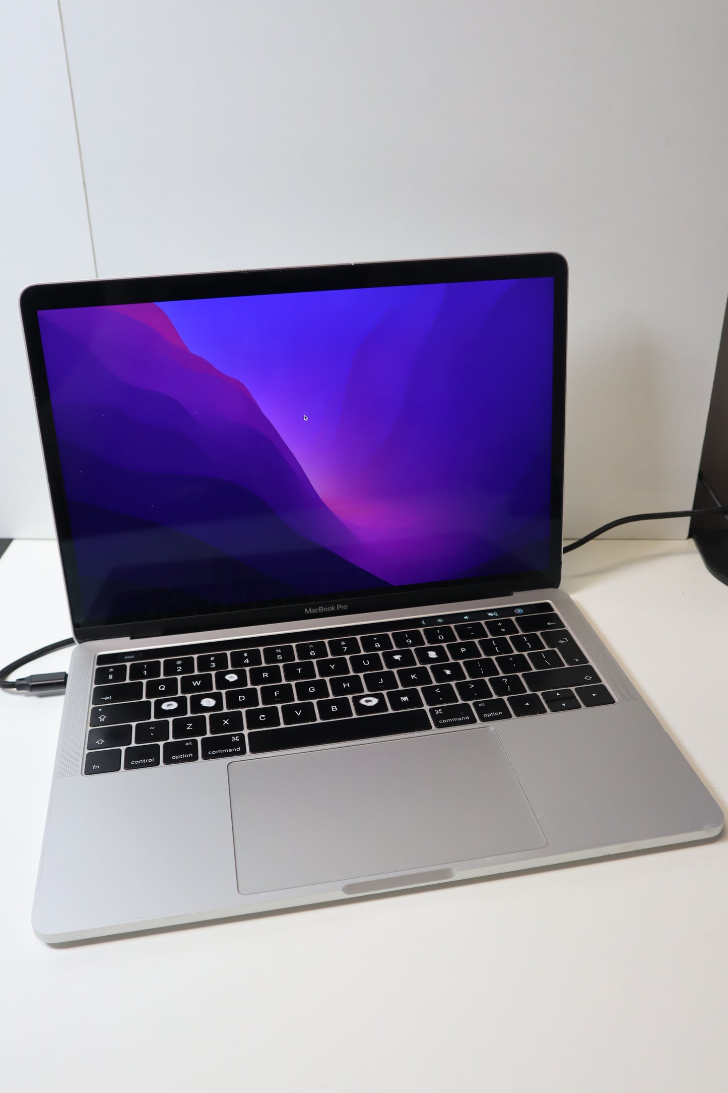 Apple MacBook Pro Tauch i7 2,4 GHz 16GB RAM SSD 512 GB SN C02TL1T7GVC8