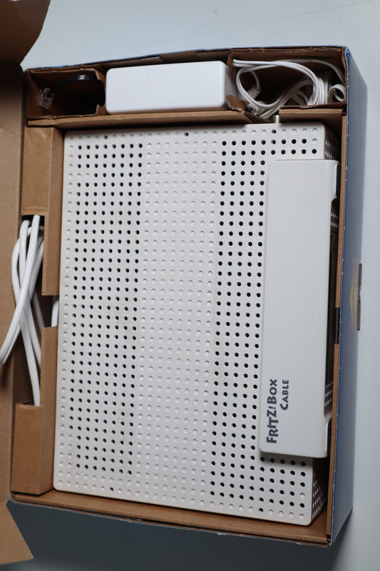 AVM FRITZ!Box 6591 Cable WLAN AC + N Router (DOCSIS-3.1-Kabelmodem, Dual-WLAN Ac+N (MU-MIMO) mit 1733 (5 GHz) + 800 Mbit/S (2, 4 GHz), VoIP-Telefonanlage)