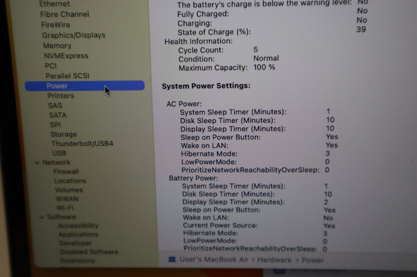 Apple MacBook Air 13.6 Zoll  2022 M2 8GB RAM 256GB SSD  MLXY3D/A (Ladezyklen 4)