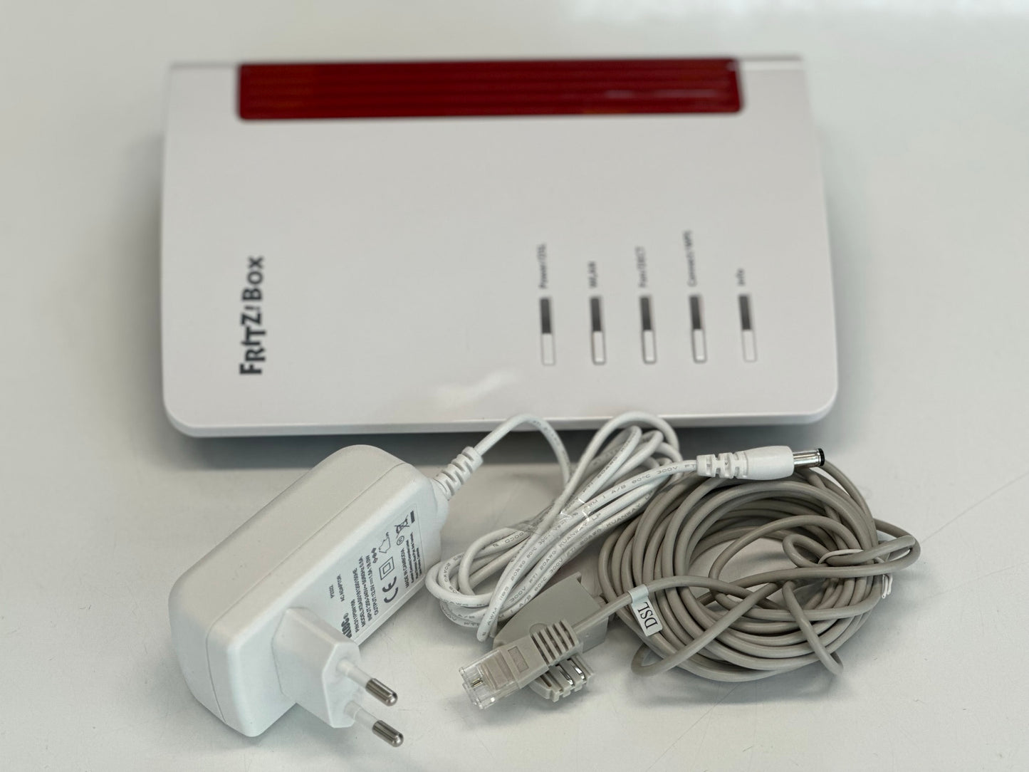 AVM FRITZ Box 7530 AX WLAN DSL  Router - Weiss Wi-Fi 6 bis 300 Mbits DSL Leitung